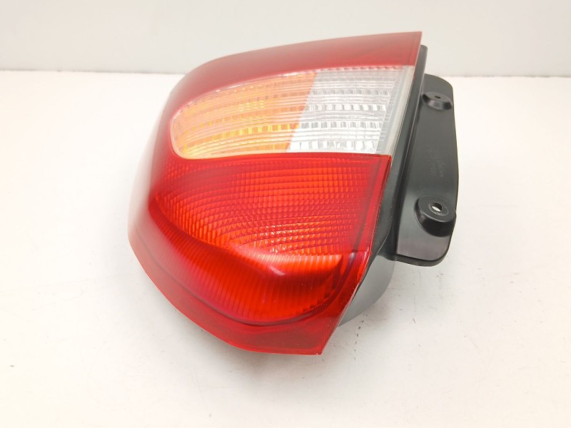 Recambio de piloto trasero derecho para hyundai accent ii (lc) 1.3 referencia OEM IAM 9240225020  