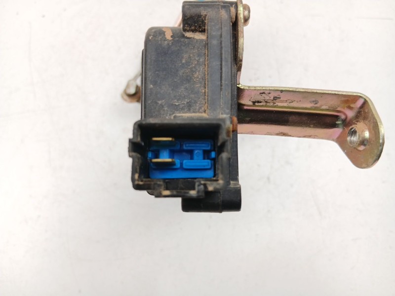 Recambio de cerradura puerta trasera derecha para hyundai accent ii sedán (lc) 1.3 referencia OEM IAM 8142025030  