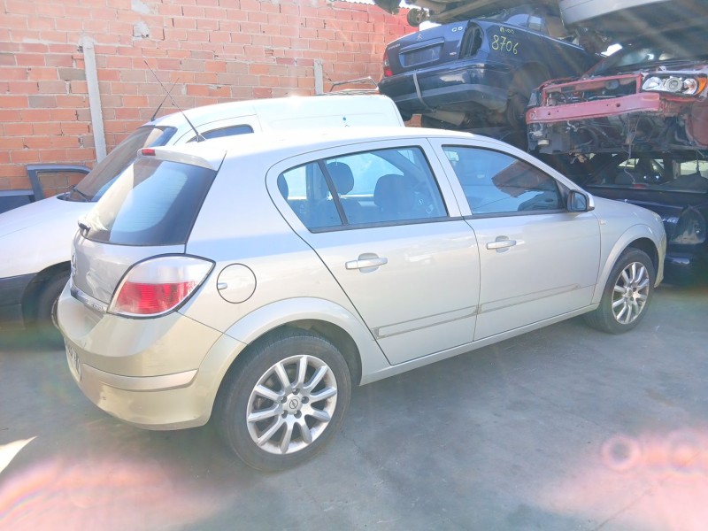 opel astra h (a04) del año 2004