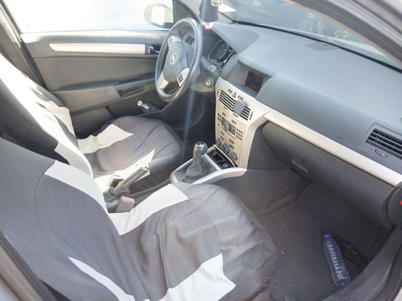 opel astra h (a04) del año 2004
