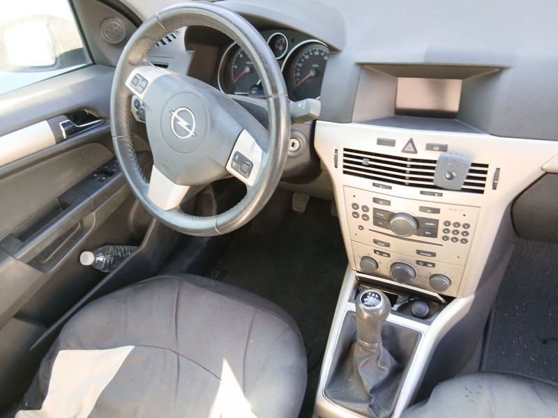 opel astra h (a04) del año 2004