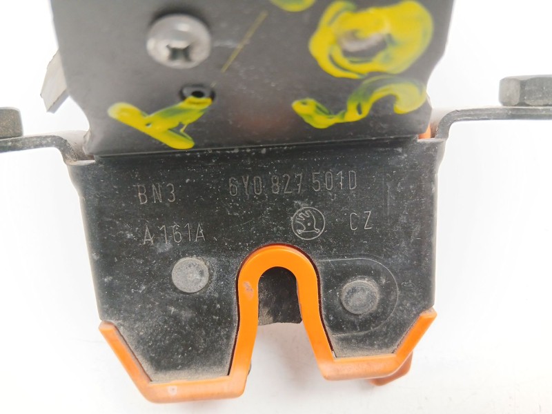 Recambio de cerradura maletero porton para skoda fabia 1.9 d referencia OEM IAM 6Y0827501D  