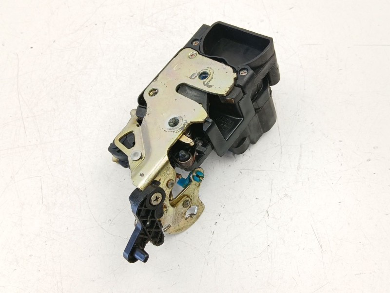 Recambio de cerradura puerta trasera izquierda para daewoo nubira sedán (j100) 1.6 16v referencia OEM IAM 96260995  