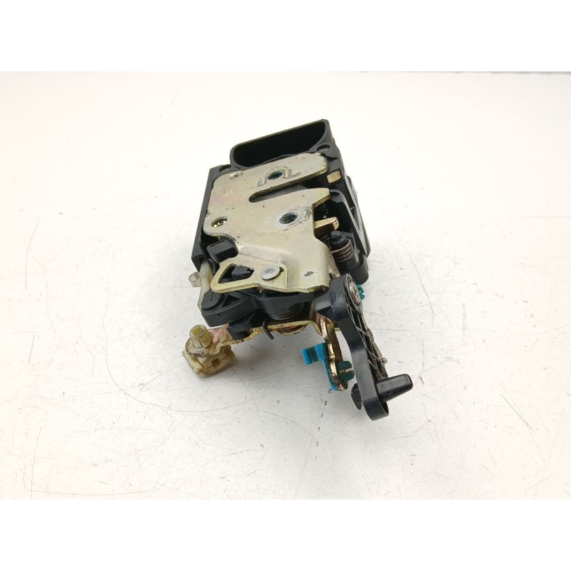 Recambio de cerradura puerta trasera izquierda para daewoo nubira sedán (j100) 1.6 16v referencia OEM IAM 96260995  