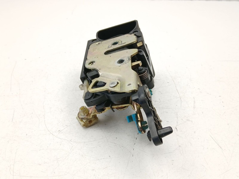 Recambio de cerradura puerta trasera izquierda para daewoo nubira sedán (j100) 1.6 16v referencia OEM IAM 96260995  