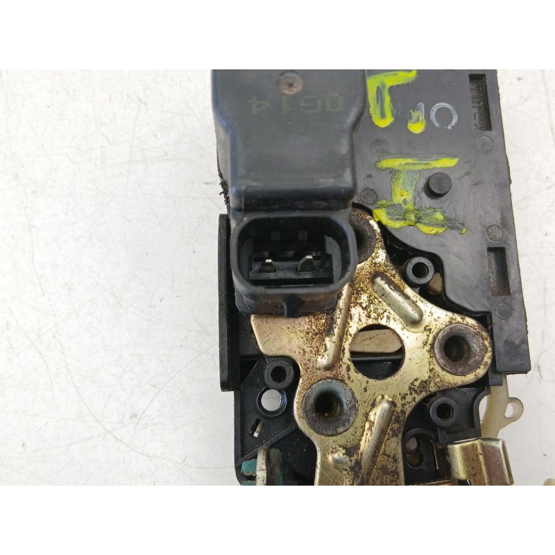 Recambio de cerradura puerta trasera izquierda para daewoo nubira sedán (j100) 1.6 16v referencia OEM IAM 96260995  