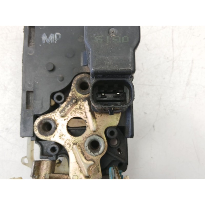 Recambio de cerradura puerta trasera derecha para daewoo nubira sedán (j100) 1.6 16v referencia OEM IAM 96260996  
