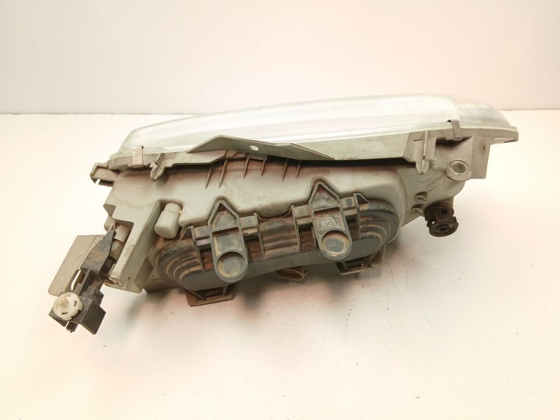 Recambio de faro izquierdo para renault laguna i (b56_, 556_) 1.8 referencia OEM IAM 7700820122  