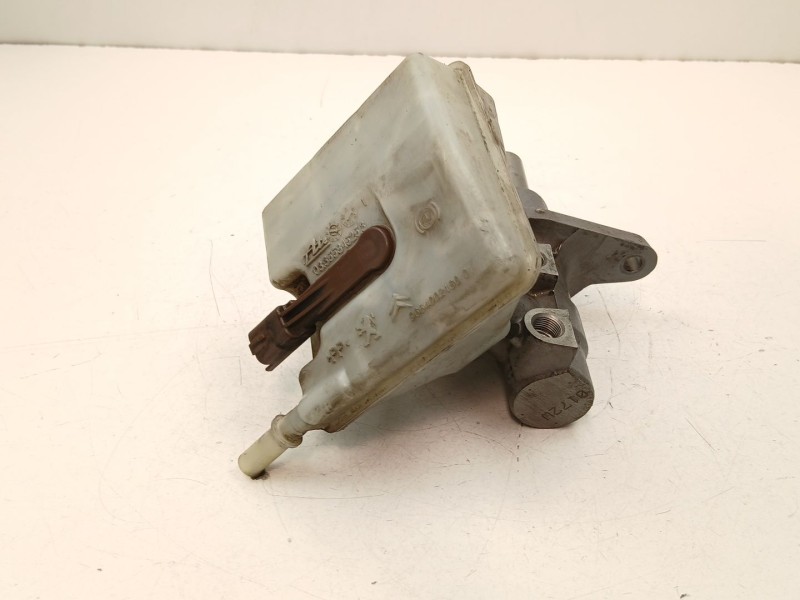 Recambio de bomba de freno para peugeot 5008 (0u_, 0e_) 1.6 hdi referencia OEM IAM 4601T1  