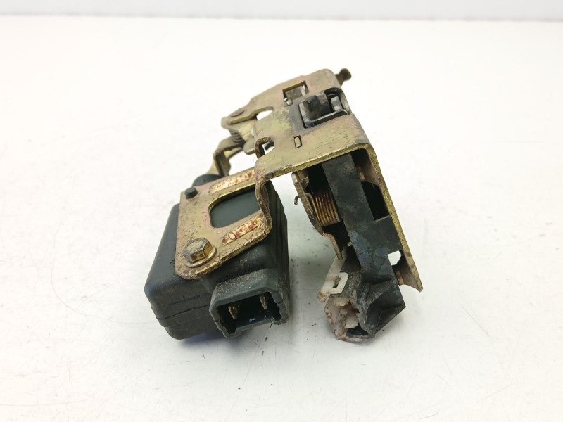 Recambio de cerradura puerta trasera derecha para renault 19 1.4 g referencia OEM IAM 7701031779  