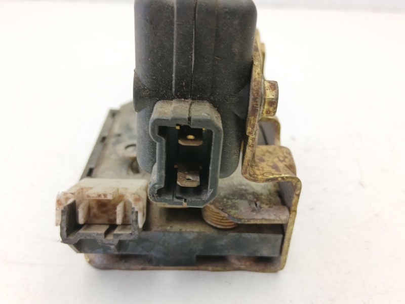 Recambio de cerradura puerta trasera derecha para renault 19 1.4 g referencia OEM IAM 7701031779  