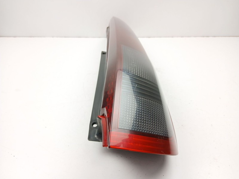 Recambio de piloto trasero derecho para nissan x-trail i (t30) 2.2 di 4x4 referencia OEM IAM 265508H326  