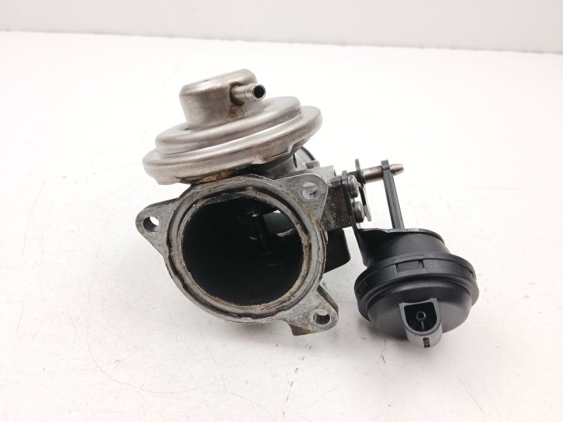 Recambio de valvula egr para volkswagen polo (6n2) 1.4 tdi referencia OEM IAM 038129637B  045131501C