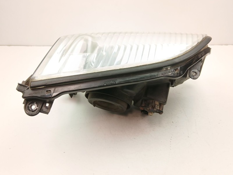 Recambio de faro izquierdo para nissan x-trail i (t30) 2.2 di 4x4 referencia OEM IAM 260608H925  