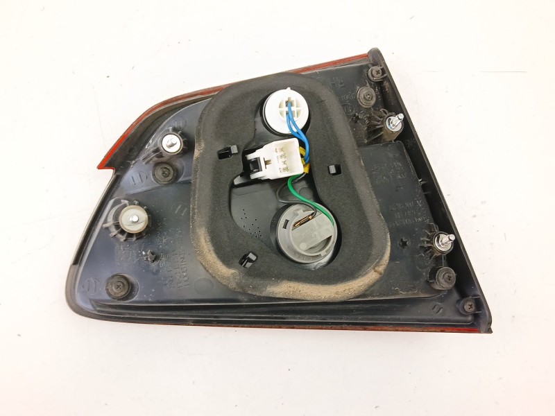 Recambio de piloto porton derecho para kia carens iv 1.7 crdi referencia OEM IAM 92404A4010  