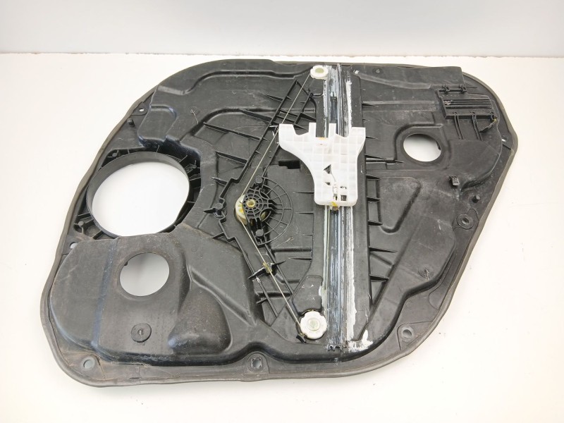 Recambio de elevalunas trasero izquierdo para kia carens iv 1.7 crdi referencia OEM IAM 83470A4050  