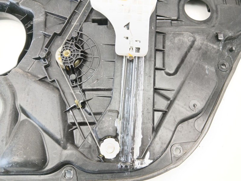 Recambio de elevalunas trasero izquierdo para kia carens iv 1.7 crdi referencia OEM IAM 83470A4050  