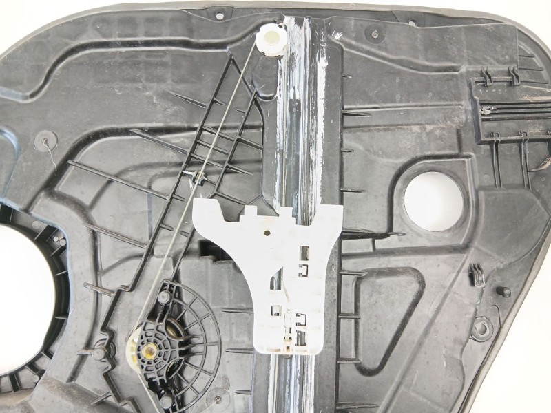 Recambio de elevalunas trasero izquierdo para kia carens iv 1.7 crdi referencia OEM IAM 83470A4050  