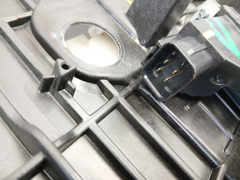 Recambio de elevalunas trasero izquierdo para kia carens iv 1.7 crdi referencia OEM IAM 83470A4050  