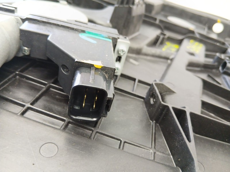 Recambio de elevalunas delantero izquierdo para kia carens iv 1.7 crdi referencia OEM IAM 82470A4260  