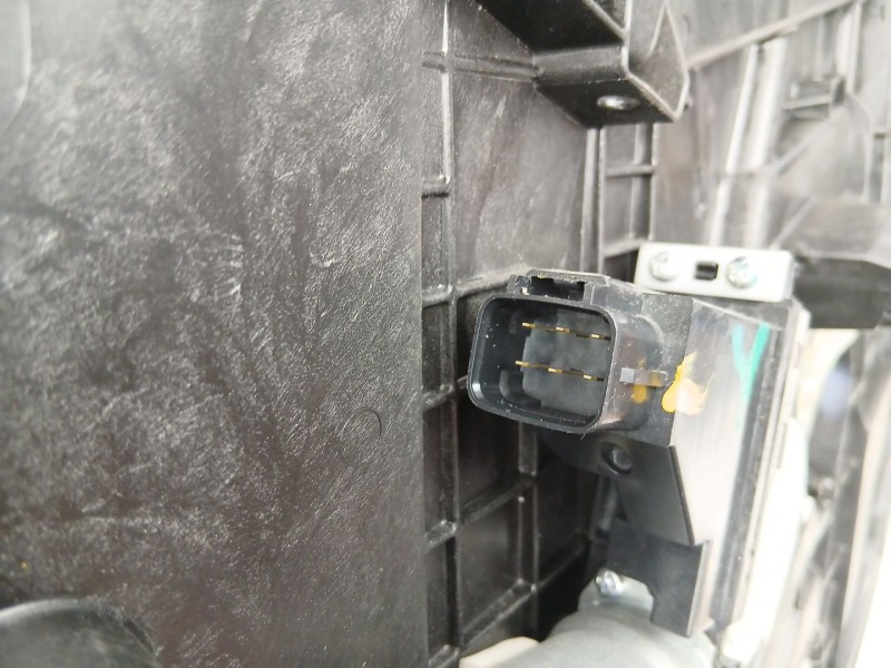 Recambio de elevalunas delantero derecho para kia carens iv 1.7 crdi referencia OEM IAM 82480A4300  