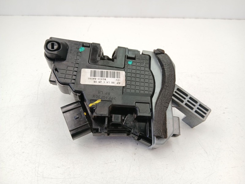 Recambio de cerradura puerta trasera izquierda para kia carens iv 1.7 crdi referencia OEM IAM 81410A4030  