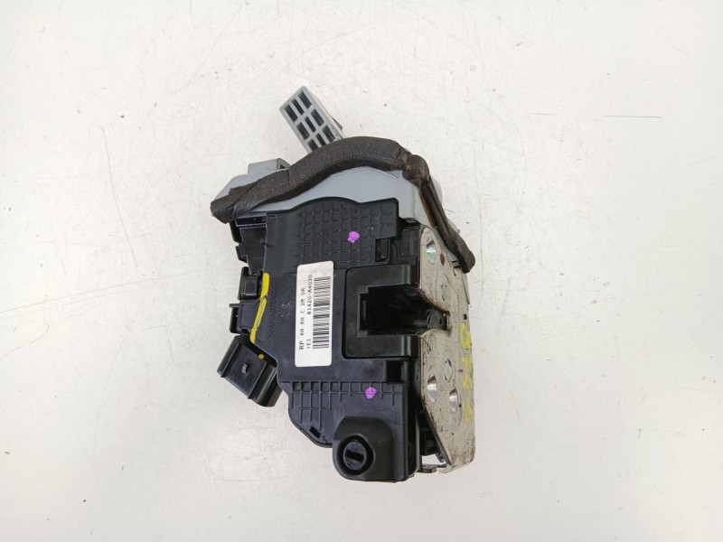 Recambio de cerradura puerta trasera derecha para kia carens iv 1.7 crdi referencia OEM IAM 81420A4030  
