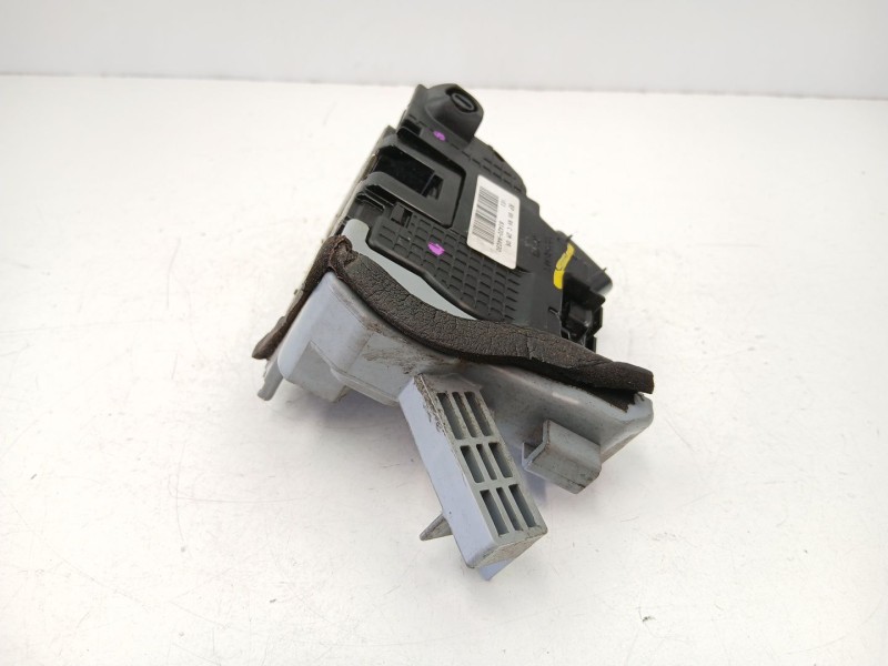 Recambio de cerradura puerta trasera derecha para kia carens iv 1.7 crdi referencia OEM IAM 81420A4030  