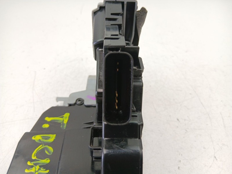 Recambio de cerradura puerta trasera derecha para kia carens iv 1.7 crdi referencia OEM IAM 81420A4030  