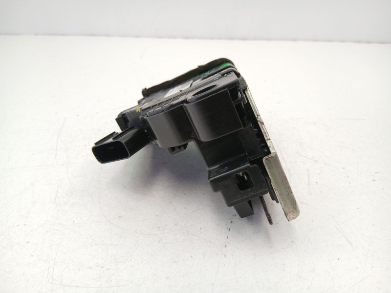 Recambio de cerradura puerta delantera derecha para kia carens iv 1.7 crdi referencia OEM IAM 81320A4010  