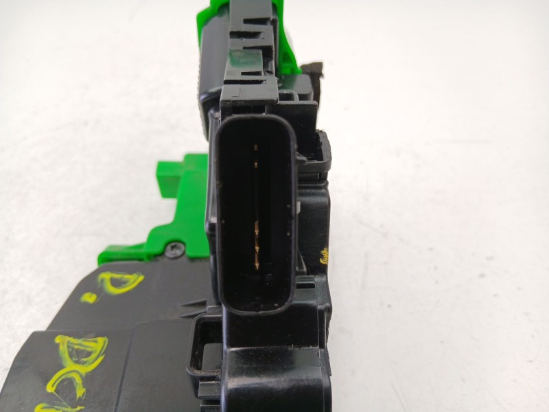 Recambio de cerradura puerta delantera derecha para kia carens iv 1.7 crdi referencia OEM IAM 81320A4010  