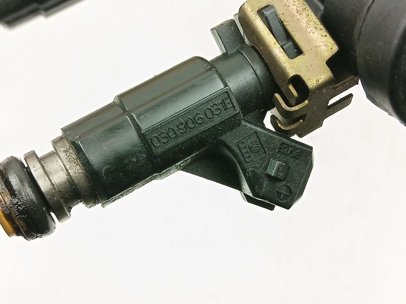 Recambio de inyectores juego para volkswagen polo iii (6n1) 60 1.4 referencia OEM IAM 030906031E 0280155731 