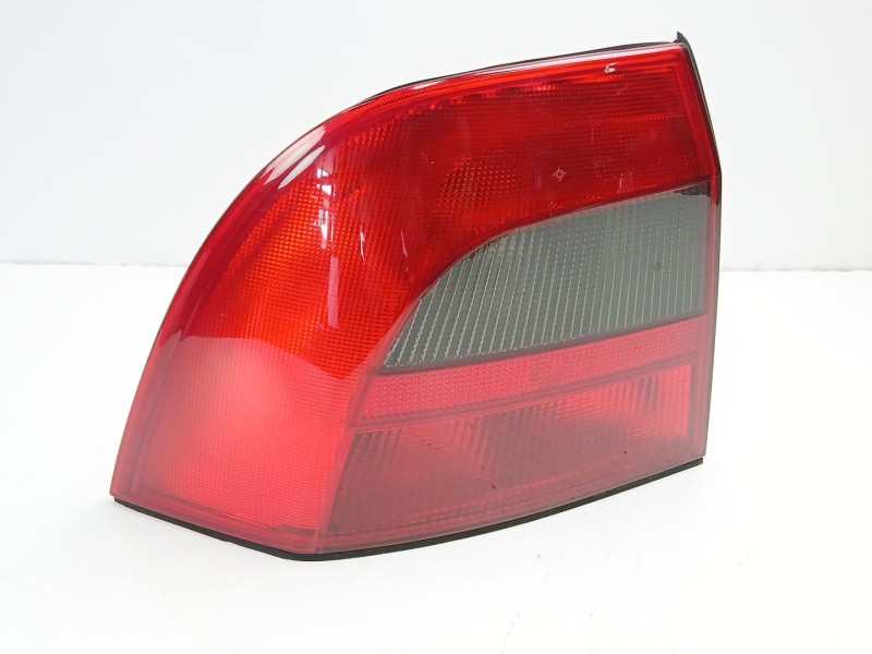 Recambio de piloto trasero izquierdo para opel vectra b fastback (38_) 1.8 i 16v referencia OEM IAM 9119527  