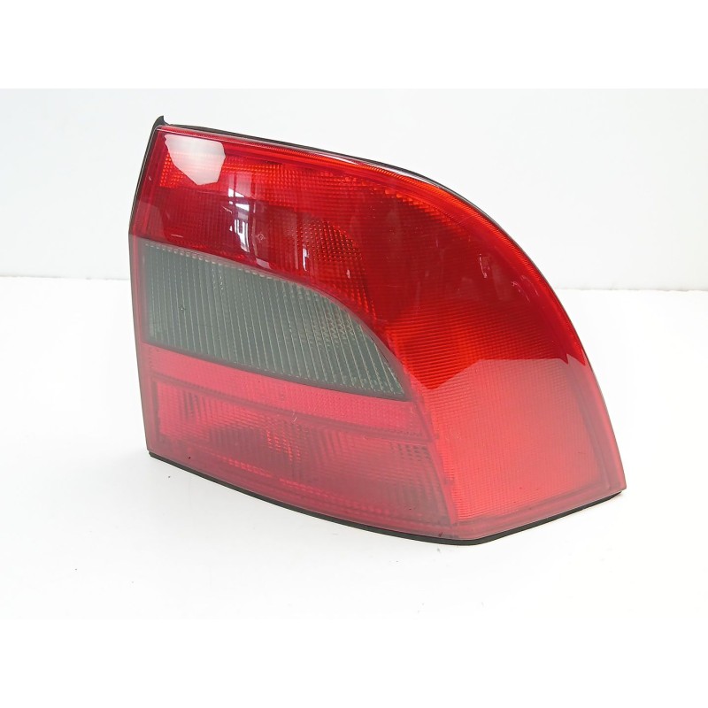 Recambio de piloto trasero derecho para opel vectra b fastback (38_) 1.8 i 16v referencia OEM IAM 9119528  