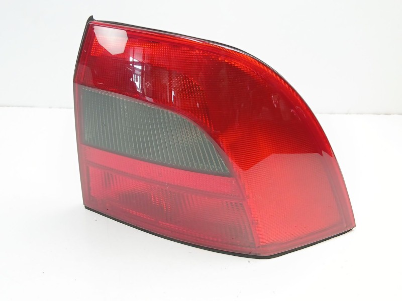 Recambio de piloto trasero derecho para opel vectra b fastback (38_) 1.8 i 16v referencia OEM IAM 9119528  