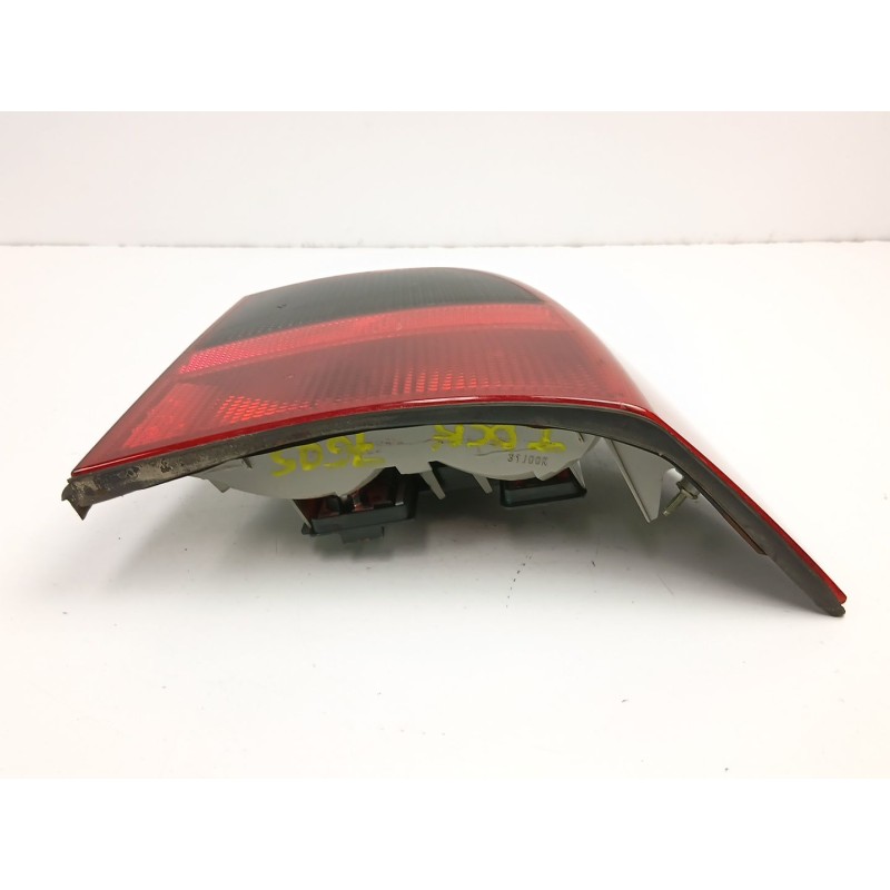 Recambio de piloto trasero derecho para opel vectra b fastback (38_) 1.8 i 16v referencia OEM IAM 9119528  