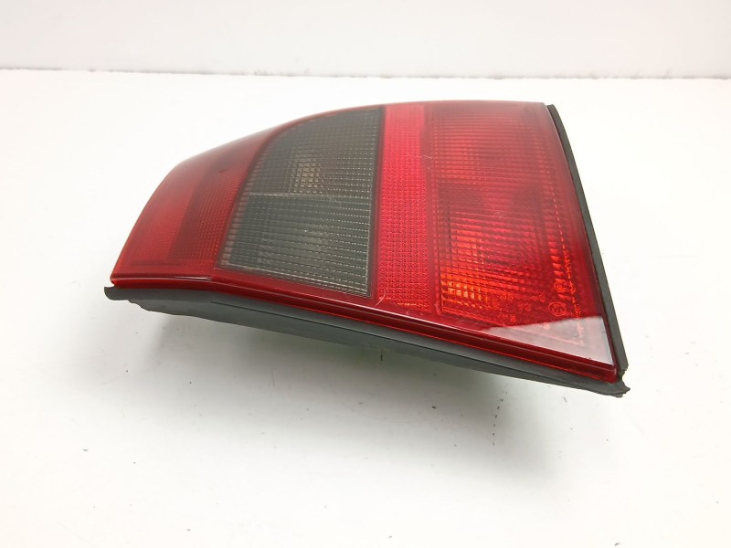 Recambio de piloto trasero derecho para opel vectra b fastback (38_) 1.8 i 16v referencia OEM IAM 9119528  