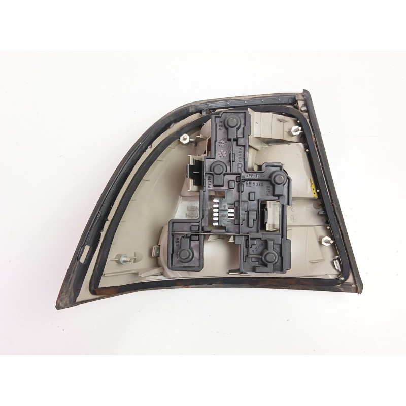 Recambio de piloto trasero derecho para opel vectra b fastback (38_) 1.8 i 16v referencia OEM IAM 9119528  