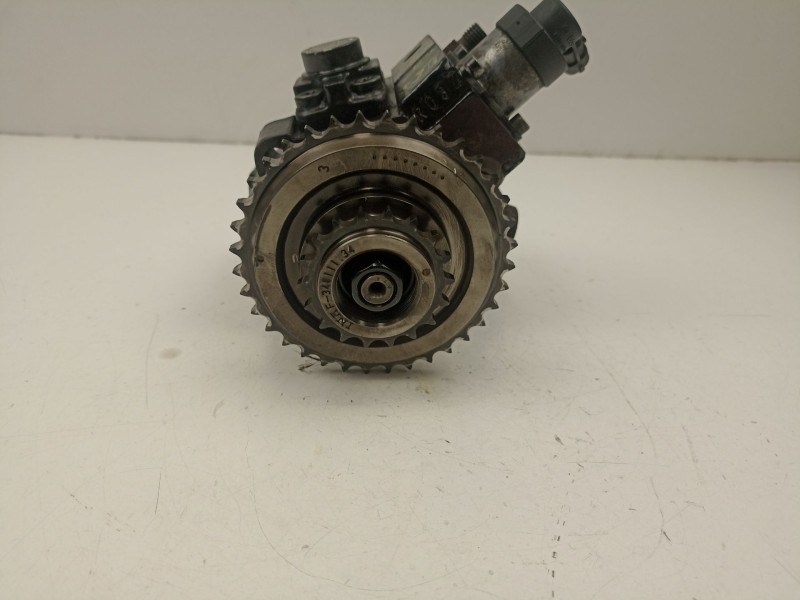 Recambio de bomba inyectora diesel para kia carens iv 1.7 crdi referencia OEM IAM 331002a420 0445010206 