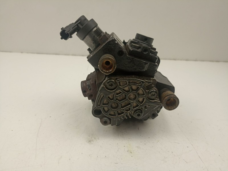 Recambio de bomba inyectora diesel para kia carens iv 1.7 crdi referencia OEM IAM 331002a420 0445010206 