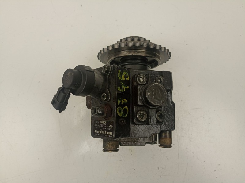 Recambio de bomba inyectora diesel para kia carens iv 1.7 crdi referencia OEM IAM 331002a420 0445010206 