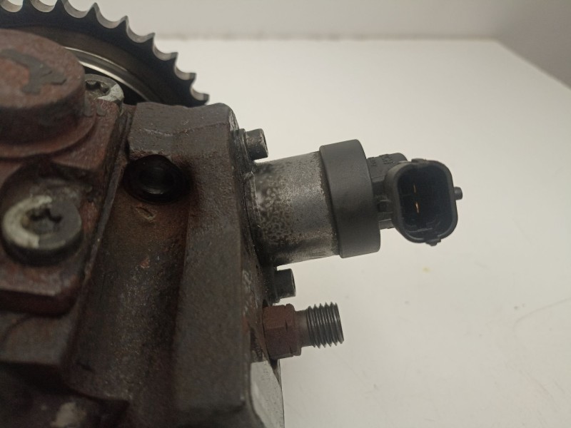 Recambio de bomba inyectora diesel para kia carens iv 1.7 crdi referencia OEM IAM 331002a420 0445010206 