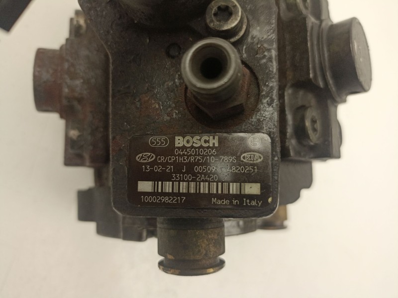 Recambio de bomba inyectora diesel para kia carens iv 1.7 crdi referencia OEM IAM 331002a420 0445010206 