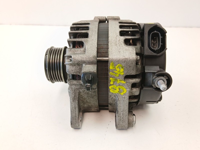 Recambio de alternador para kia carens iv 1.7 crdi referencia OEM IAM 373002A800 2609674 