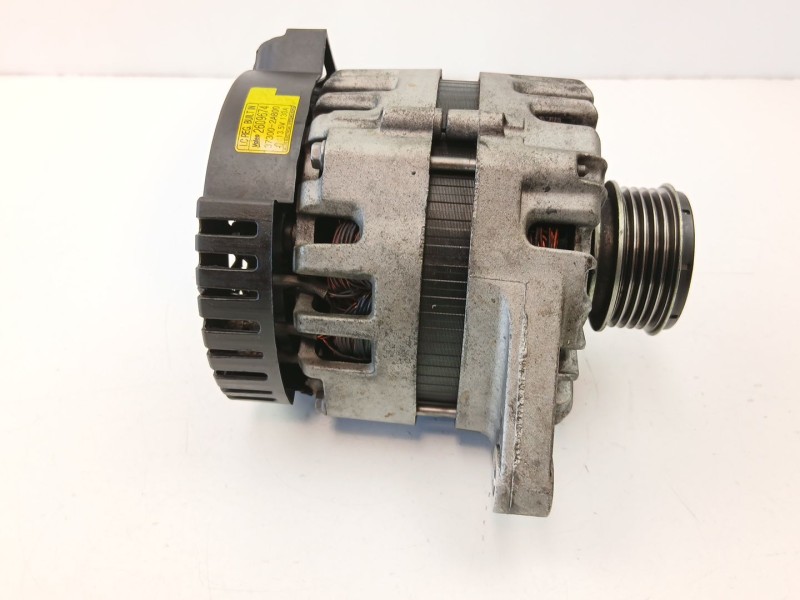 Recambio de alternador para kia carens iv 1.7 crdi referencia OEM IAM 373002A800 2609674 
