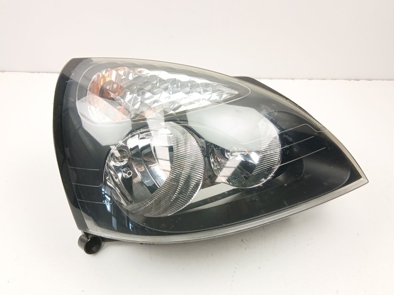 Recambio de faro derecho para renault clio ii (bb_, cb_) 1.5 dci (b/cb07) referencia OEM IAM 7701057658  