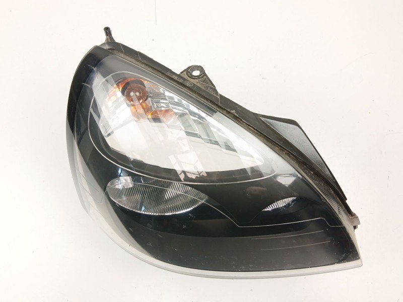 Recambio de faro derecho para renault clio ii (bb_, cb_) 1.5 dci (b/cb07) referencia OEM IAM 7701057658  