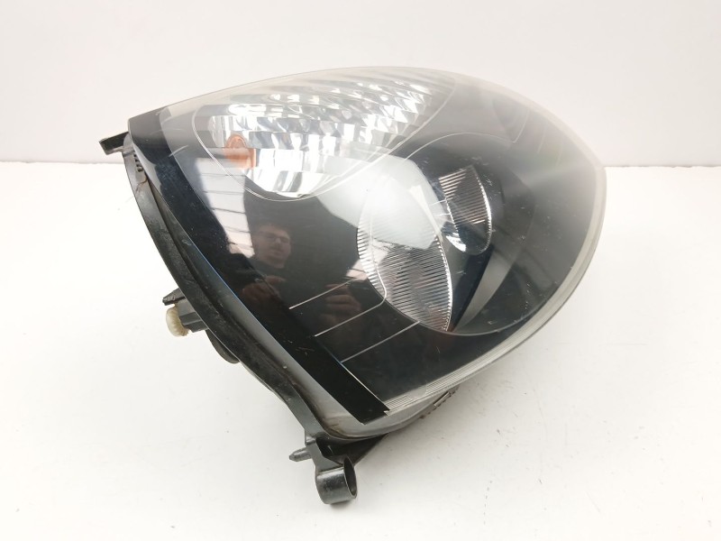 Recambio de faro derecho para renault clio ii (bb_, cb_) 1.5 dci (b/cb07) referencia OEM IAM 7701057658  
