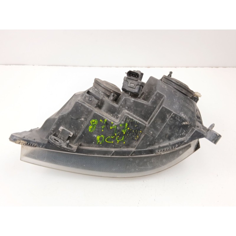 Recambio de faro derecho para renault clio ii (bb_, cb_) 1.5 dci (b/cb07) referencia OEM IAM 7701057658  