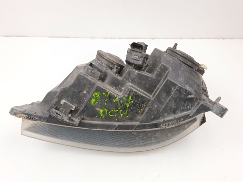 Recambio de faro derecho para renault clio ii (bb_, cb_) 1.5 dci (b/cb07) referencia OEM IAM 7701057658  